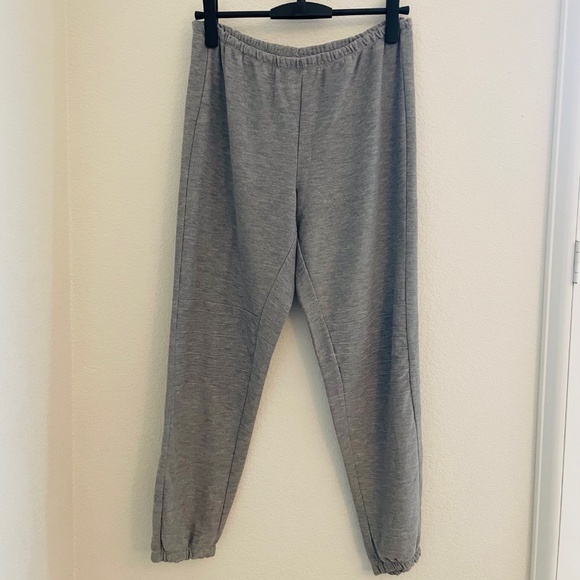 ☀️SALE☀️ CHA SOR Elastic Waist and Ankle Lightweight Sweatpants - Picture 1 of 7